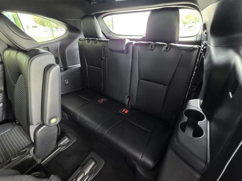 Used 2022 Toyota Highlander XSE FWD image 16