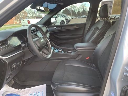 Used 2025 Jeep Grand Cherokee L Altitude image 22