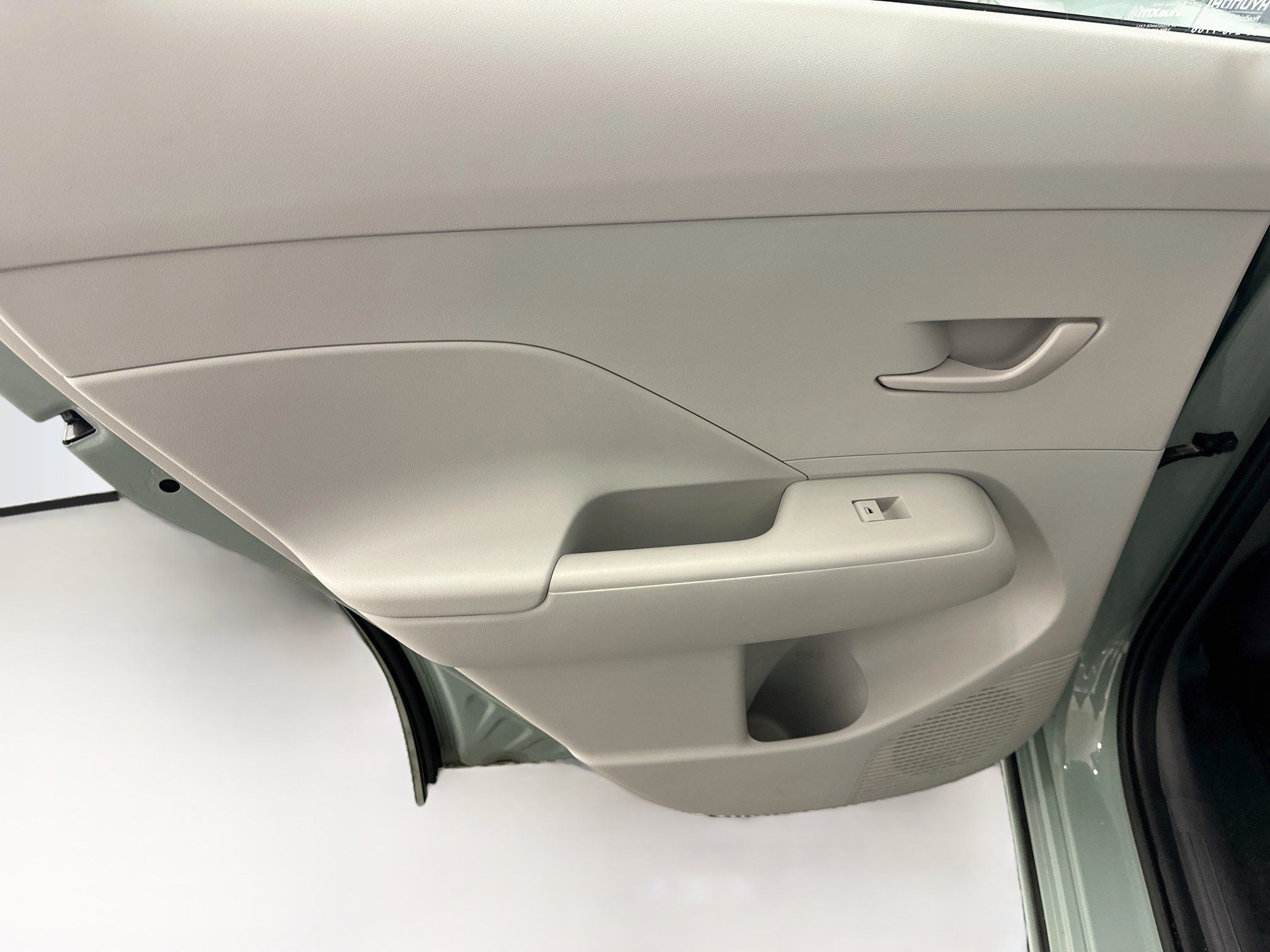 Used 2024 Hyundai Kona SE FWD image 27