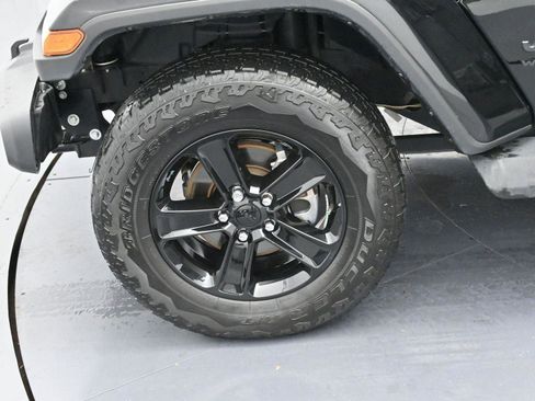 Used 2022 Jeep Wrangler Unlimited Sahara image 34