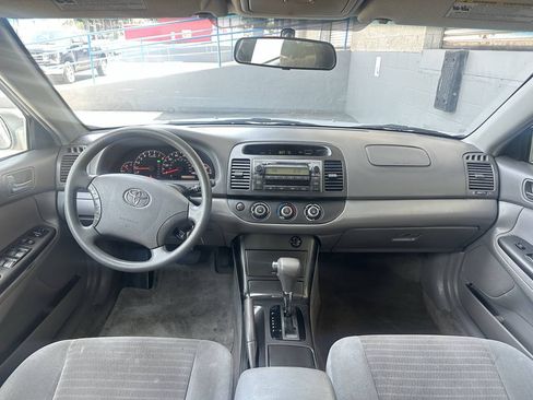 Used 2005 Toyota Camry LE FWD image 9