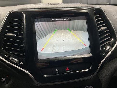 Used 2020 Jeep Cherokee Limited image 25