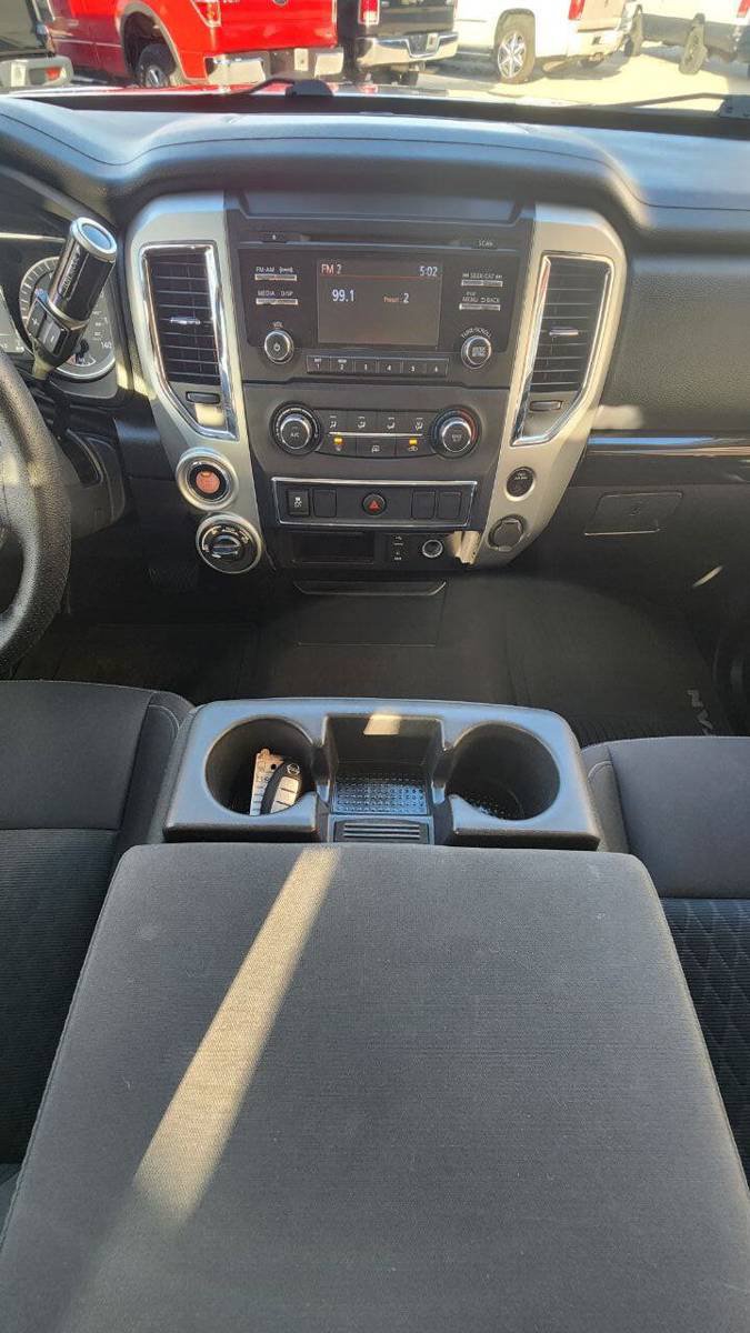 Used 2018 Nissan Titan SV AWD/4WD image 14