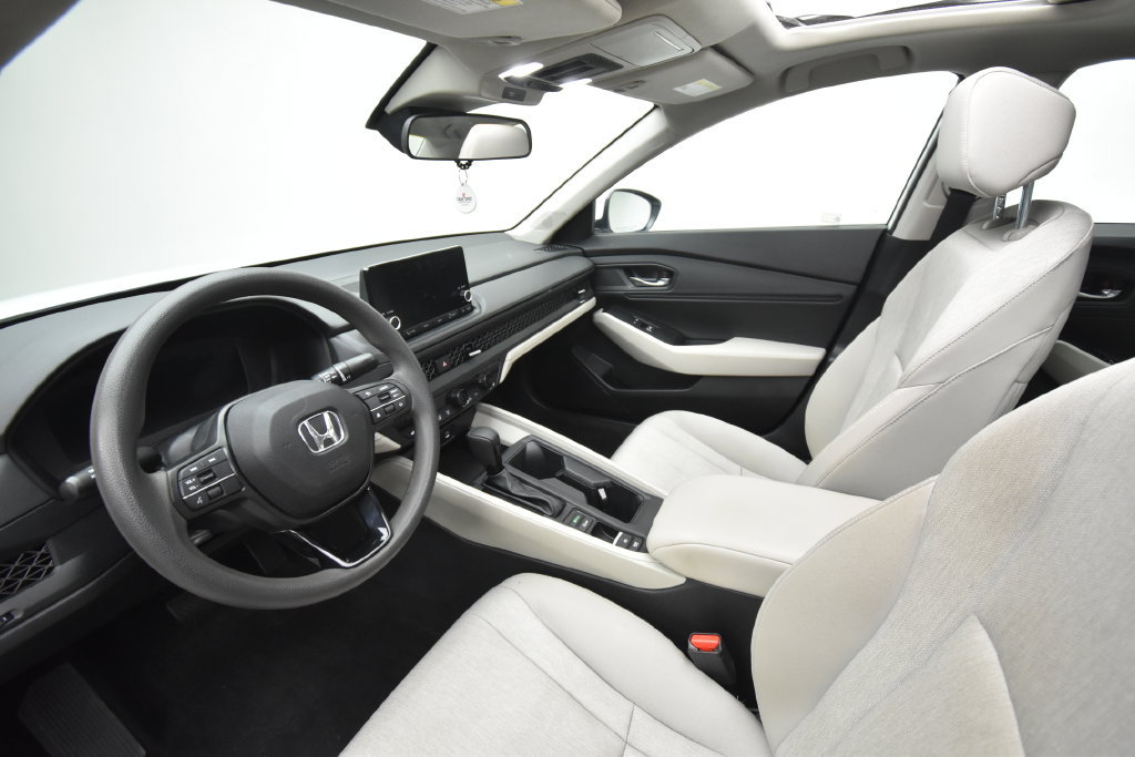 Used 2023 Honda Accord EX image 7