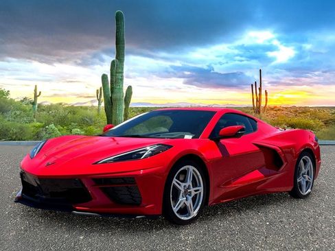 Used 2025 Chevrolet Corvette Stingray Premium Cpe w/ Z51 Performance Package RWD image 2
