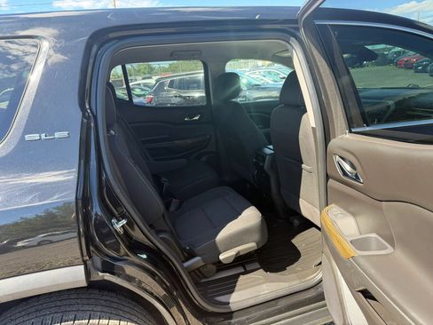 Used 2022 GMC Acadia SLE FWD image 28