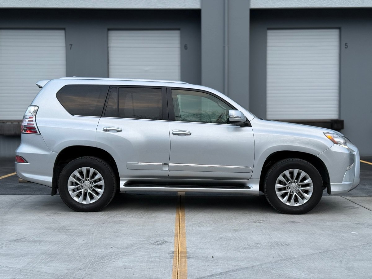 Used 2018 Lexus GX 460 Premium w/ Premium Package AWD/4WD image 2