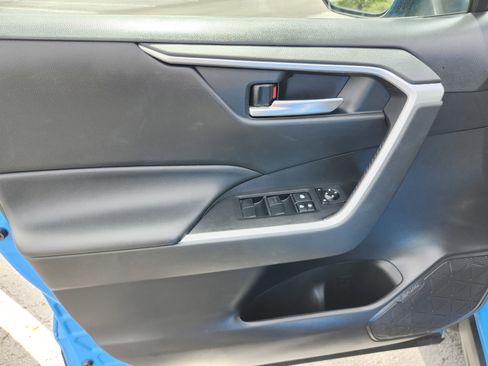 Used 2019 Toyota RAV4 XLE w/ Carpet Mat Package AWD/4WD image 26