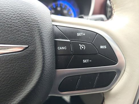 Used 2019 Chrysler Pacifica Limited image 26