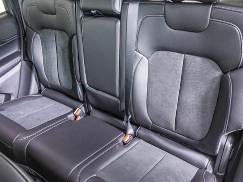 New 2025 Jeep Grand Cherokee Altitude image 30