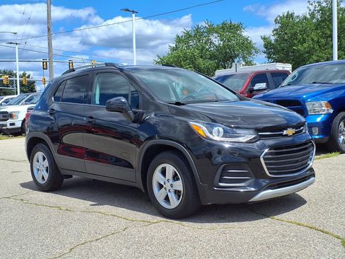 Used 2021 Chevrolet Trax LT FWD image 3