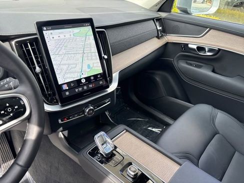 Used 2025 Volvo XC90 B5 Plus image 20