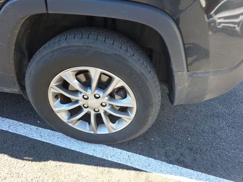 Used 2019 Jeep Cherokee Latitude Plus image 11