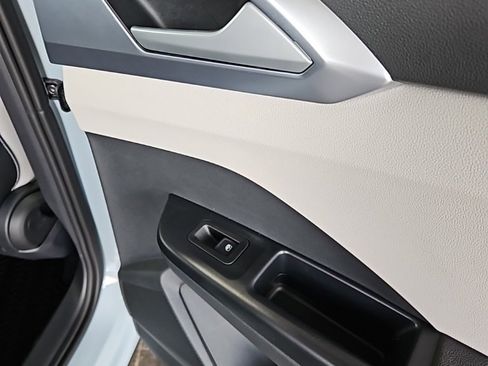 New 2026 Volkswagen Taos SE image 16
