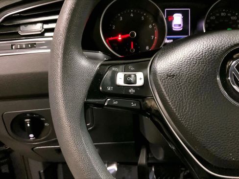 Used 2020 Volkswagen Tiguan S image 24