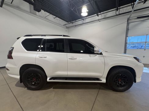 Used 2023 Lexus GX 460 w/ Black Line Special Edition AWD/4WD image 2