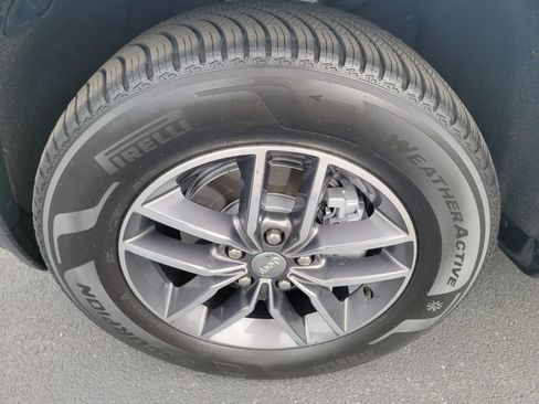 Used 2018 Jeep Grand Cherokee Limited AWD/4WD image 31