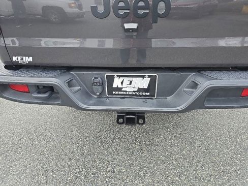 Used 2023 Jeep Gladiator Sport image 11