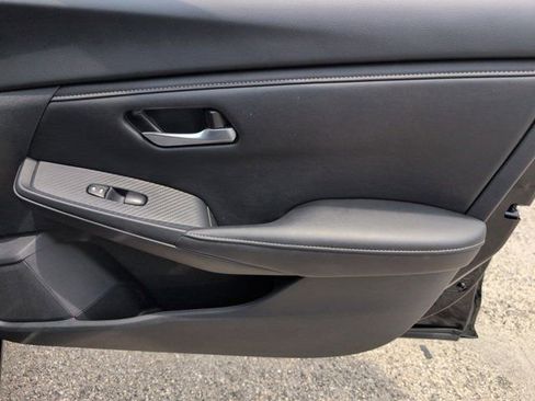 Used 2025 Nissan Sentra SV FWD image 32