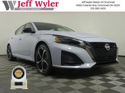 New 2025 Nissan Altima 2.5 SR w/ SR Premium Package image 1