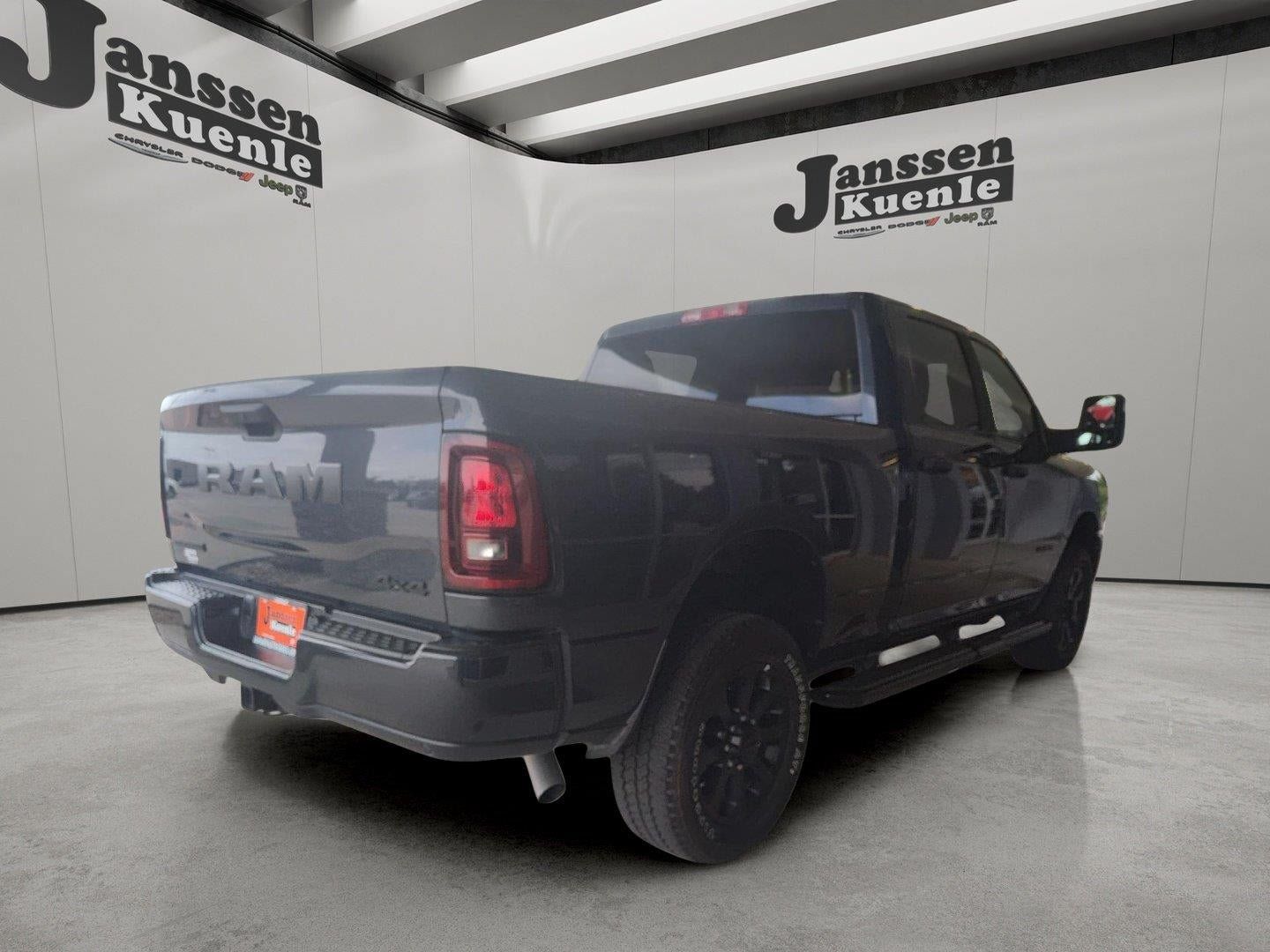 Used 2025 RAM 2500 Big Horn AWD/4WD image 3