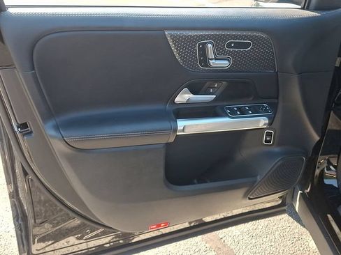 Used 2025 Mercedes-Benz GLB 250 4MATIC image 12