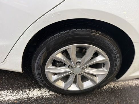 Used 2024 Chevrolet Malibu LT image 17