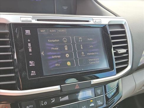 Used 2016 Honda Accord Touring image 19