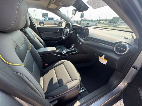 New 2026 Chevrolet Trax ACTIV w/ Sunroof Package FWD image 16