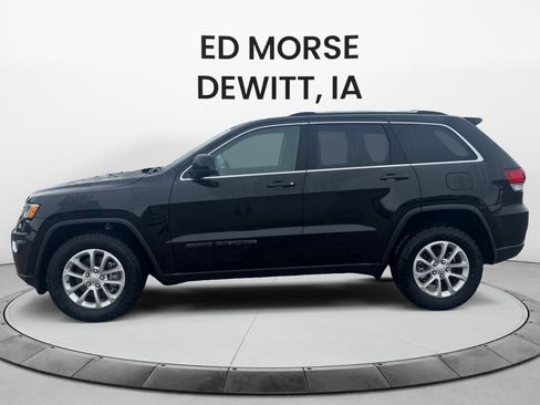 Used 2021 Jeep Grand Cherokee Laredo image 2