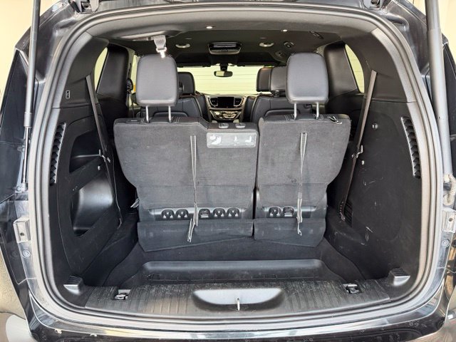 Used 2018 Chrysler Pacifica Touring-L w/ Premium Audio Group FWD image 32