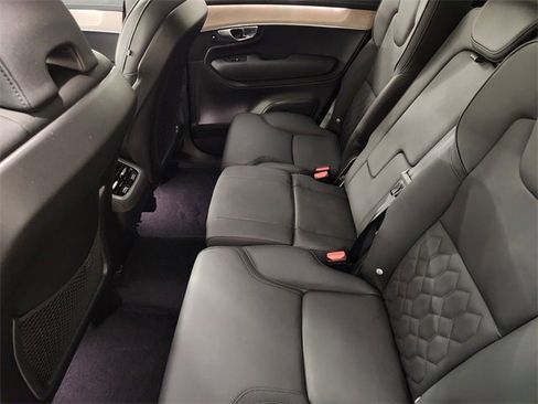 Used 2025 Volvo XC90 B5 Plus image 30