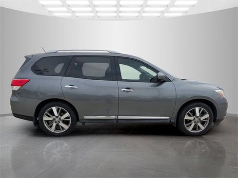 Used 2016 Nissan Pathfinder Platinum w/ Cargo Package image 10