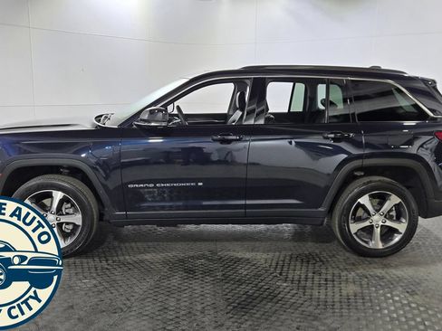 Used 2023 Jeep Grand Cherokee 4WD 4xe image 4