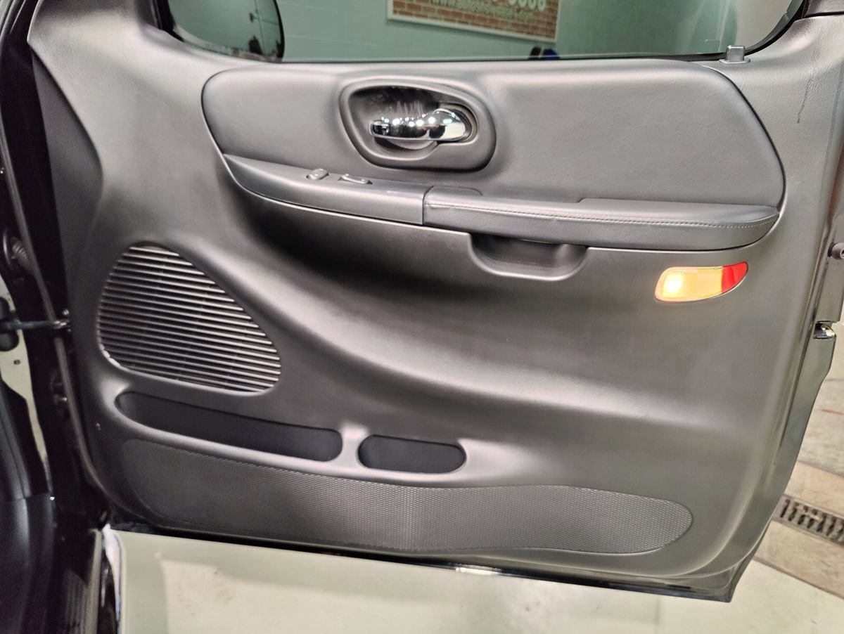 Used 2000 Ford F150 Harley-Davidson RWD image 11