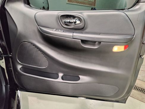 Used 2000 Ford F150 Harley-Davidson RWD image 11