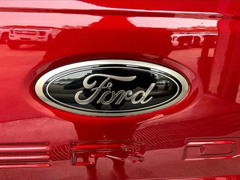 Certified 2025 Ford F250 Lariat w/ Black Appearance Package AWD/4WD image 31