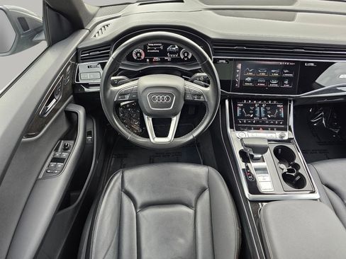 Used 2019 Audi Q8 Prestige w/ Towing Package image 3