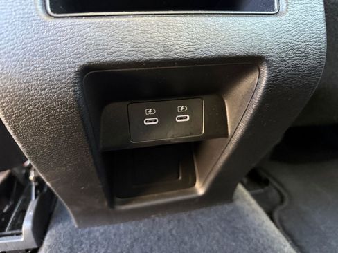 Used 2025 Mitsubishi Outlander SE FWD image 21