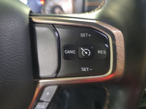 Used 2019 RAM 1500 Limited w/ Body Color Bumper Group image 19