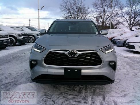 Certified 2022 Toyota Highlander Limited image 6
