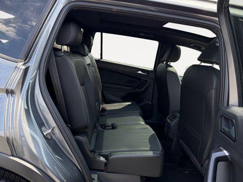 Used 2023 Volkswagen Tiguan SE R-Line FWD image 18