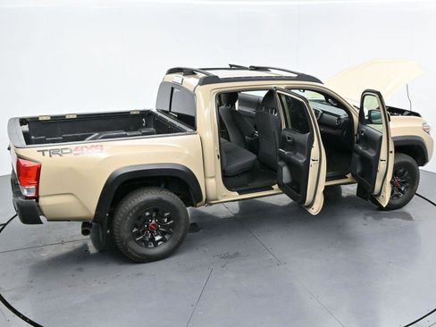Used 2019 Toyota Tacoma TRD Off-Road w/ Technology Package AWD/4WD image 39