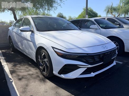 Used 2025 Hyundai Elantra SEL FWD image 5