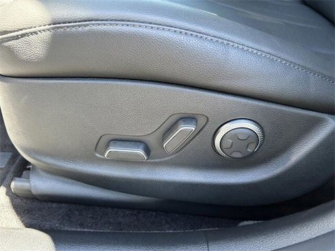 Used 2025 Genesis G80 2.5T image 21