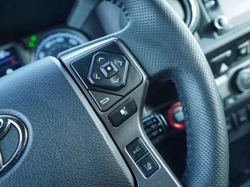 Used 2022 Toyota Tacoma TRD Off-Road image 21