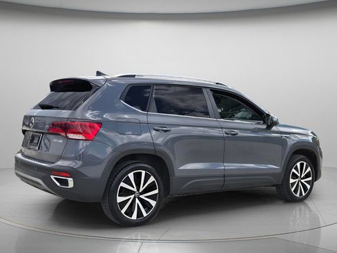 Certified 2024 Volkswagen Taos SE FWD image 6