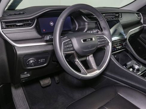 Used 2023 Jeep Grand Cherokee Limited w/ Black Appearance Package AWD/4WD image 21