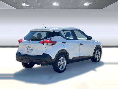 Used 2020 Nissan Kicks S image 9