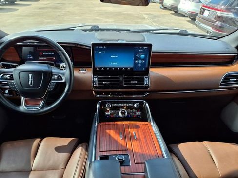 Certified 2024 Lincoln Navigator Reserve AWD/4WD image 7